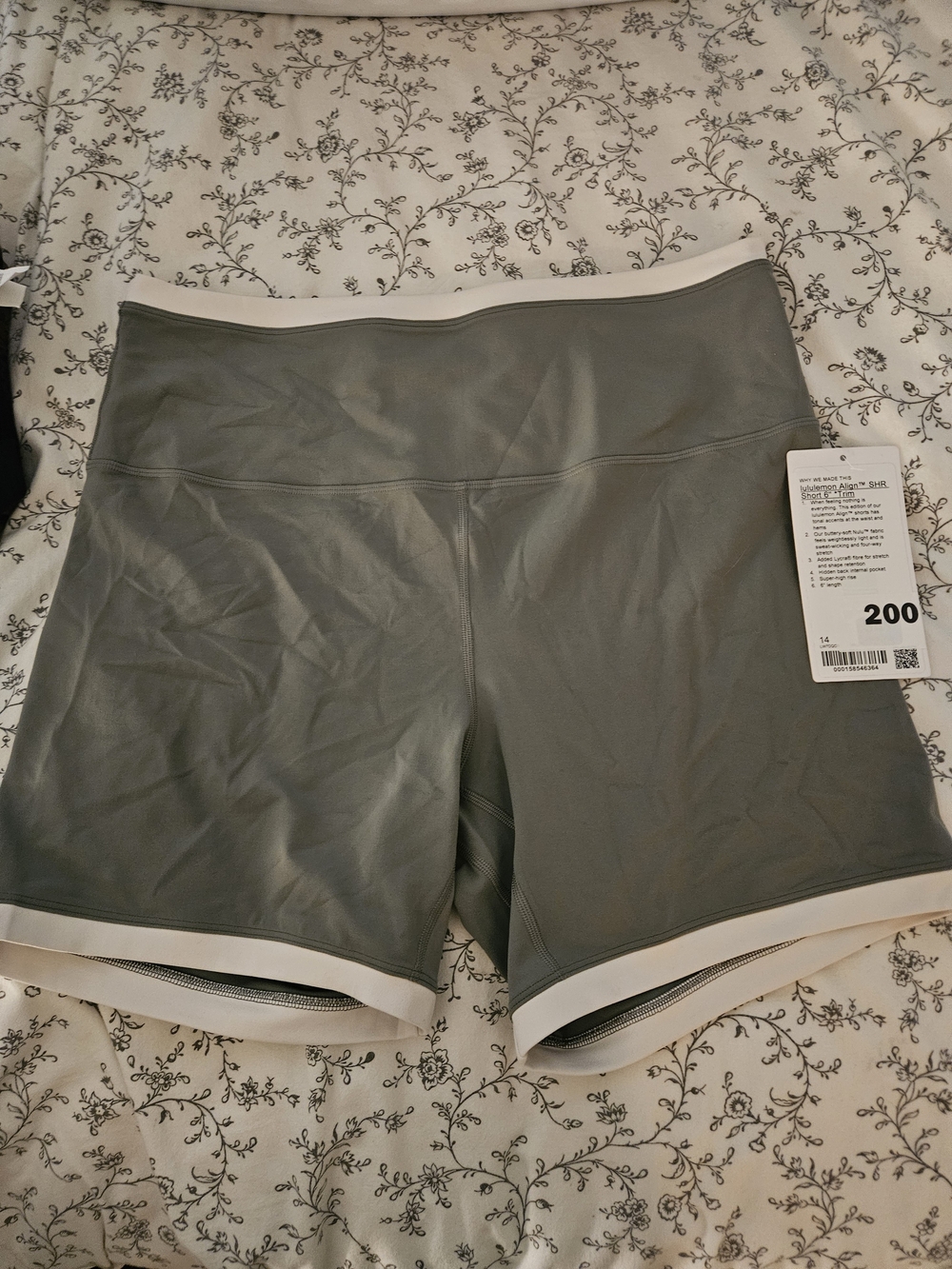 NWT Lululemon Align High Waist Shorts - Green with White Trim